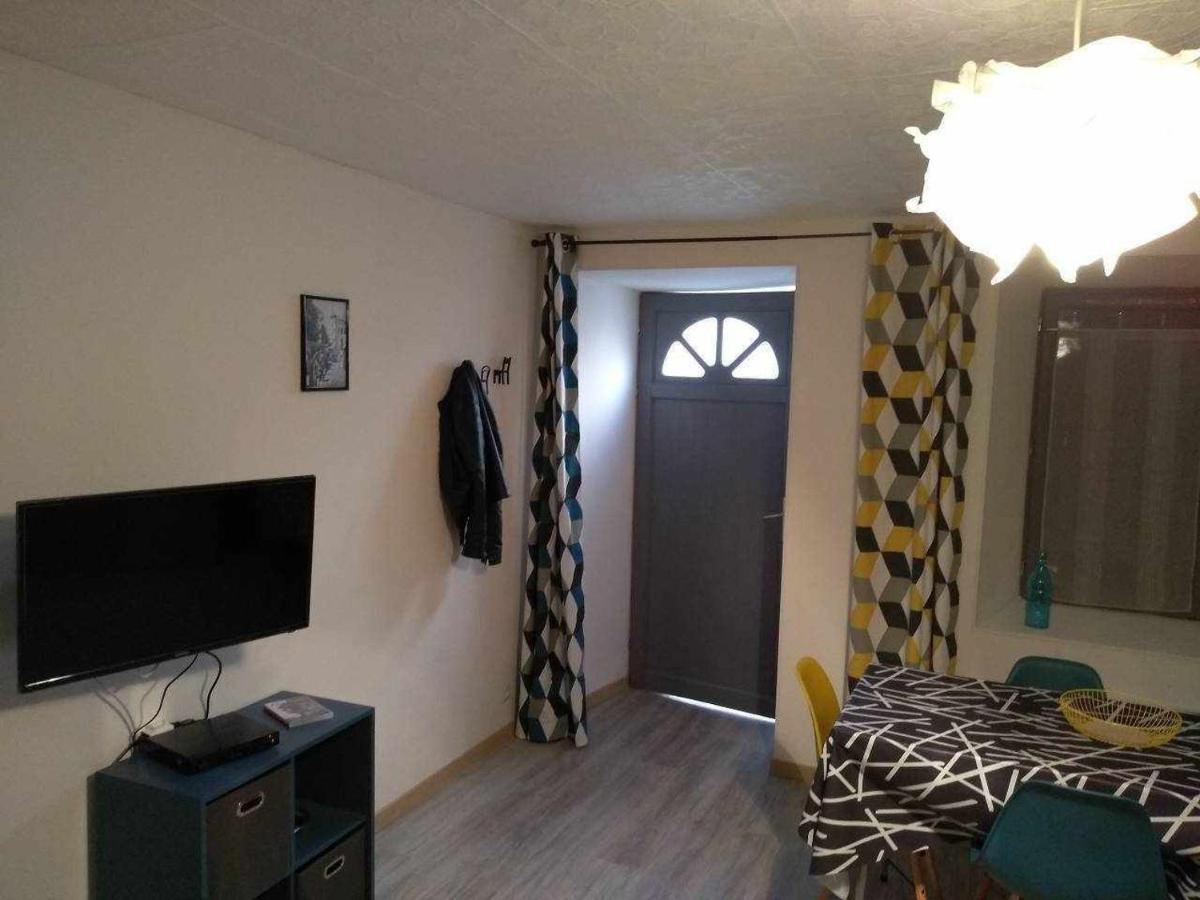 Joli Petit Logement En Centre Ville De Brioude Exterior photo